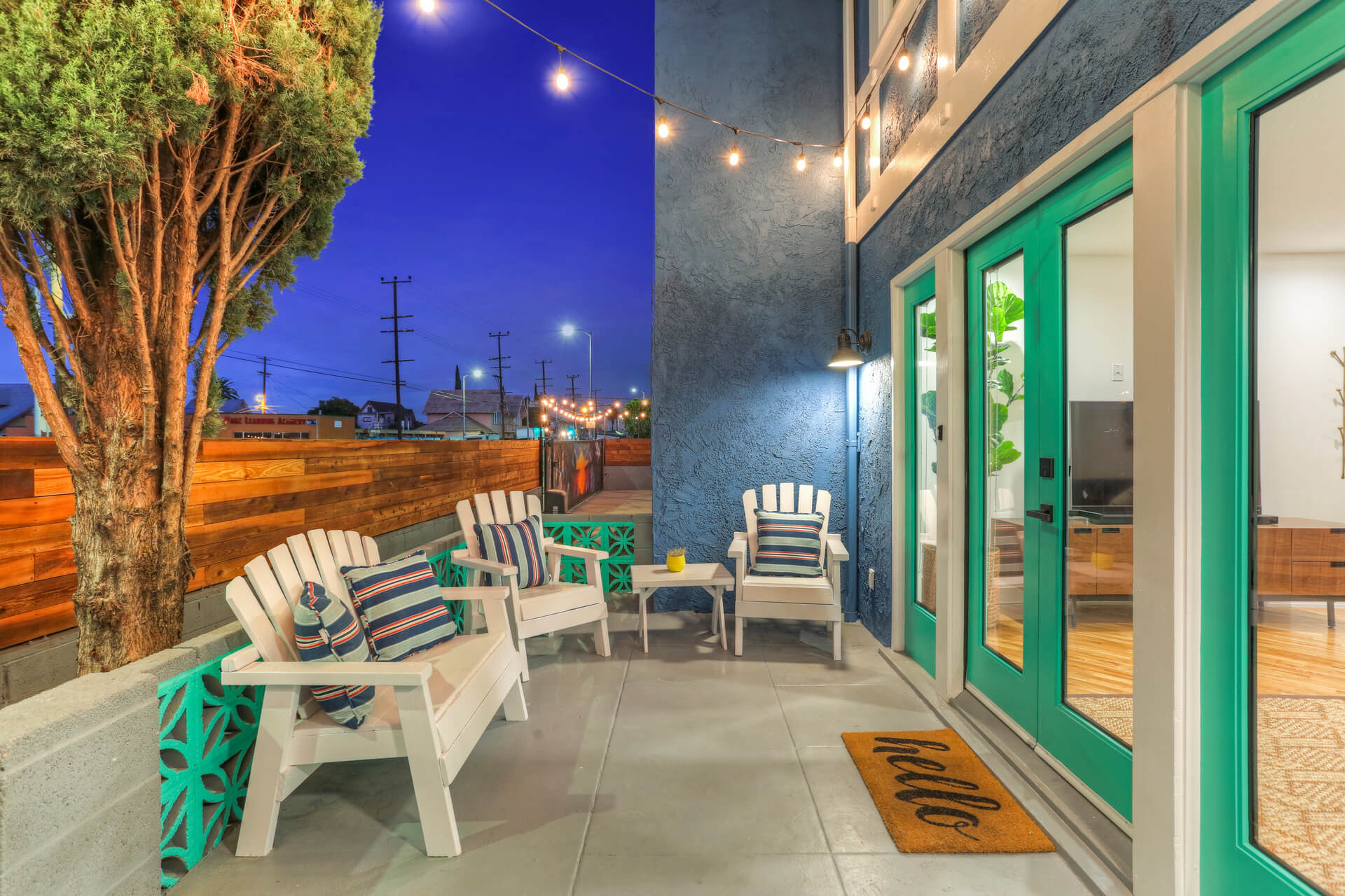 Retro Terrace 32
